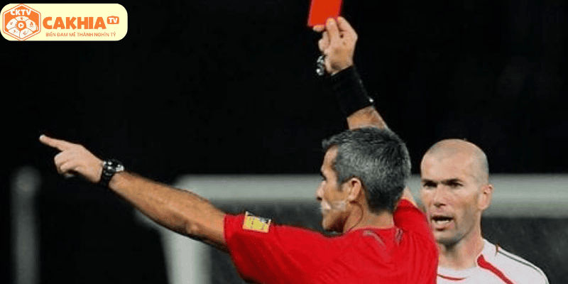 Những trường hợp nào bị phạt thẻ đỏ?